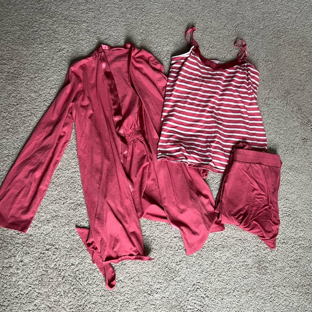 Motherhood Maternity nursing pajama set.
